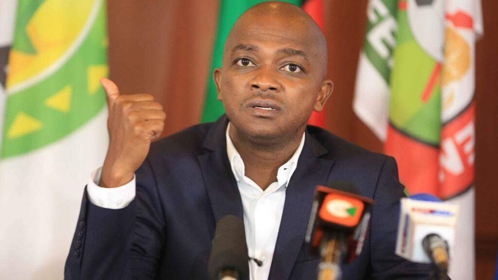 Nick Mwendwa et La Fédération kenyane de football (FKF)