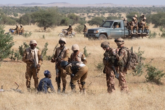 Le procureur militaire de Ouagadougou déclare ce mardi, l’arrestation de huit militaires, inculper d’avoir projeté de « déstabiliser les institutions » et qui ont été incarcérés au Burkina Faso.