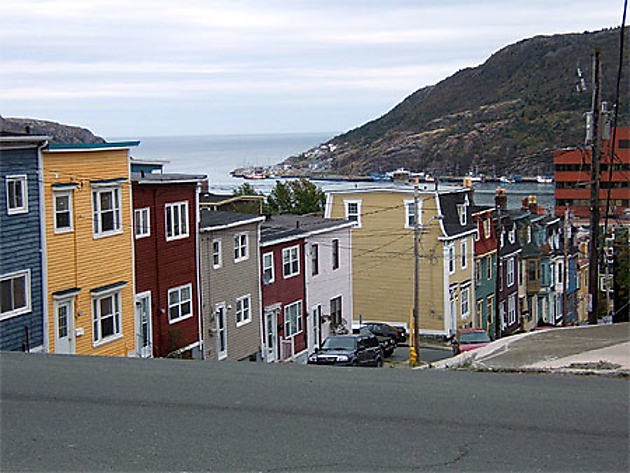 Les logements installés dans le cadre de la transformation urbaine dans le quartier musulman malais historique de Bo-kaap au Cap et ses alentours impactent négativement la texture architecturale de même que culturelle de la zone.