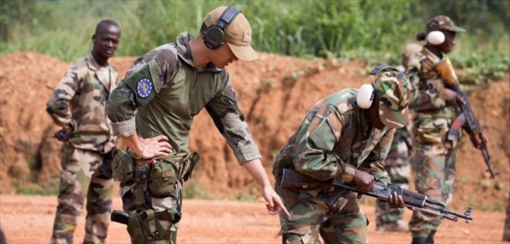 Au Centrafrique, la mission de formation de l’Union européenne auprès des forces armées centrafricaines (FACA) ne sera relancée que sous conditions en ce qui concerne ses activités.