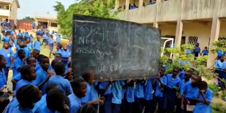 Au Cameroun, le système éducatif est paralysé depuis 21 jours par une grève des enseignants au sein des établissements publics du pays, sans toujours une issue concrète.