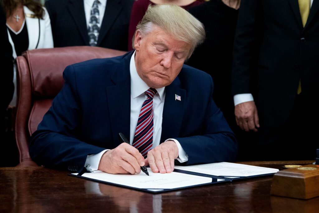 USA : Trump signe un décret sur le rachat de TikTok